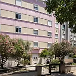 Spacious Tailor Made Flat In Areeiro