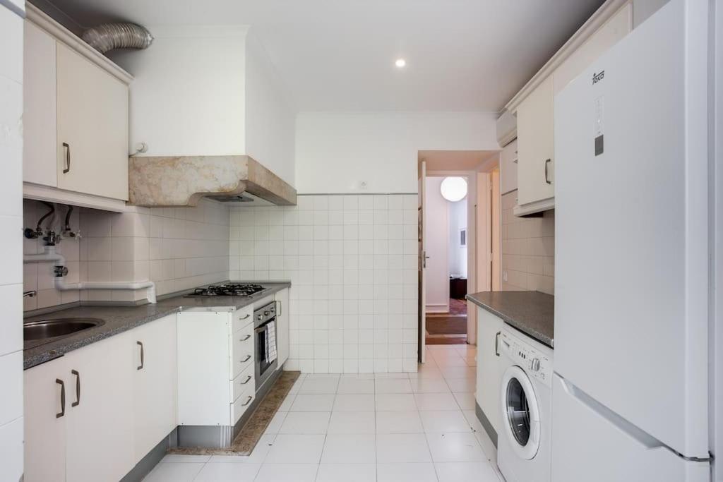 Spacious Tailor Made Flat In Areeiro Lisbon