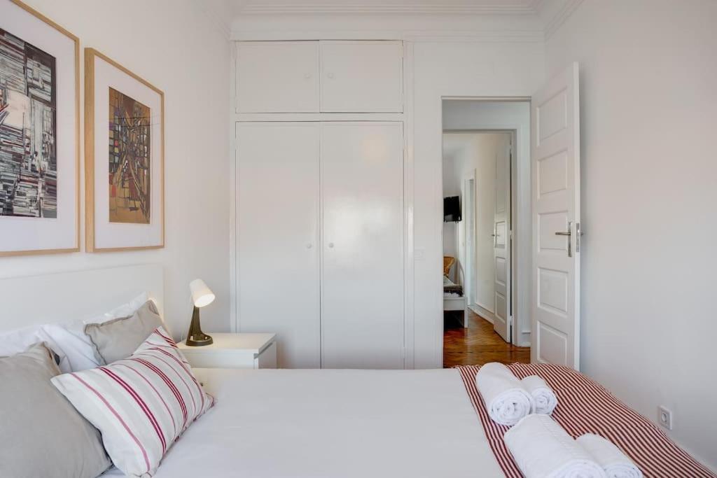 Spacious Tailor Made Flat In Areeiro Lisbon