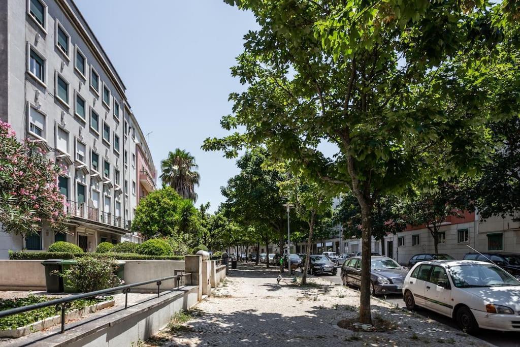 Spacious Tailor Made Flat In Areeiro Apartment
