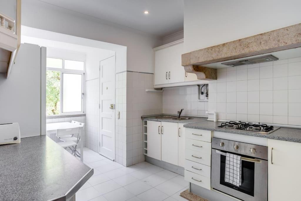 Apartment Spacious Tailor Made Flat In Areeiro Lisbon