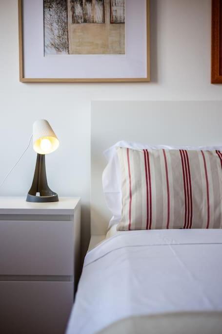 Spacious Tailor Made Flat In Areeiro *
