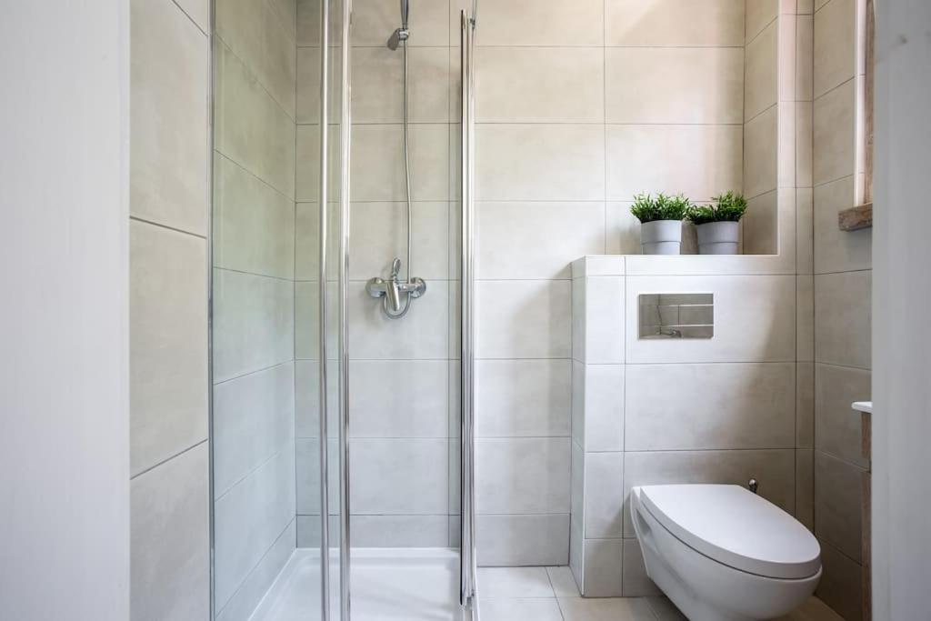 Spacious Tailor Made Flat In Areeiro *
