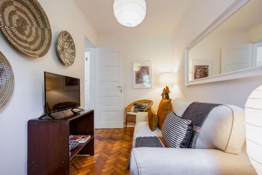 Spacious Tailor Made Flat In Areeiro Apartment
