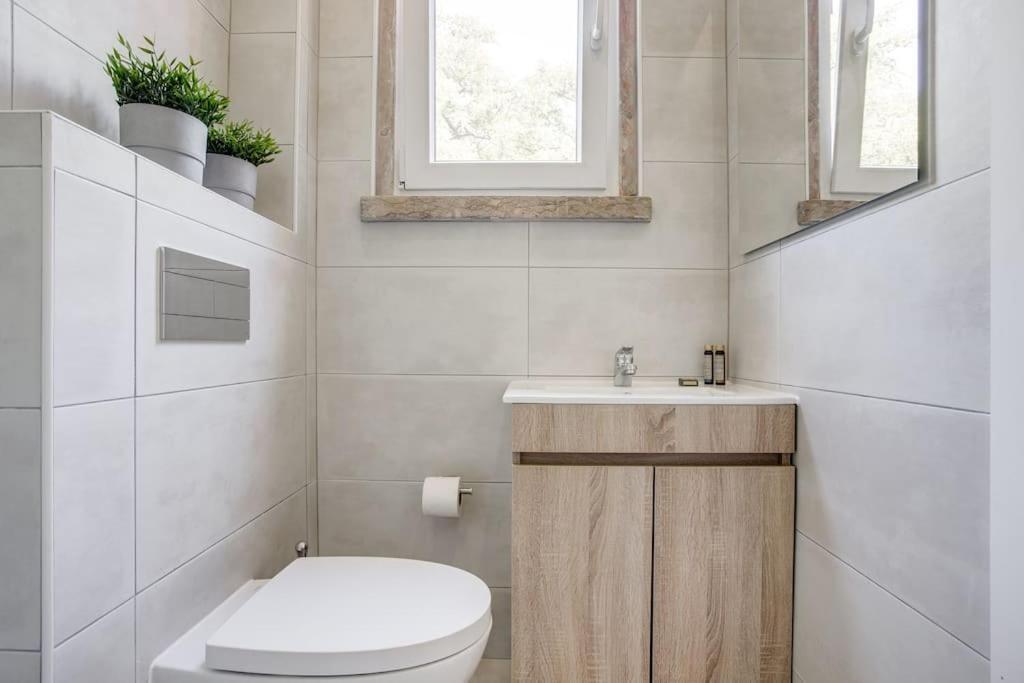 Spacious Tailor Made Flat In Areeiro Apartment Lisbon