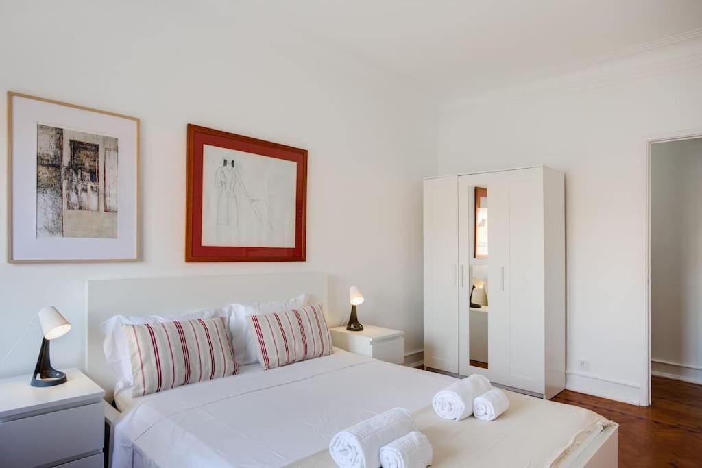Spacious Tailor Made Flat In Areeiro Lisbon