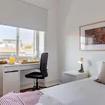 Spacious Tailor Made Flat In Areeiro